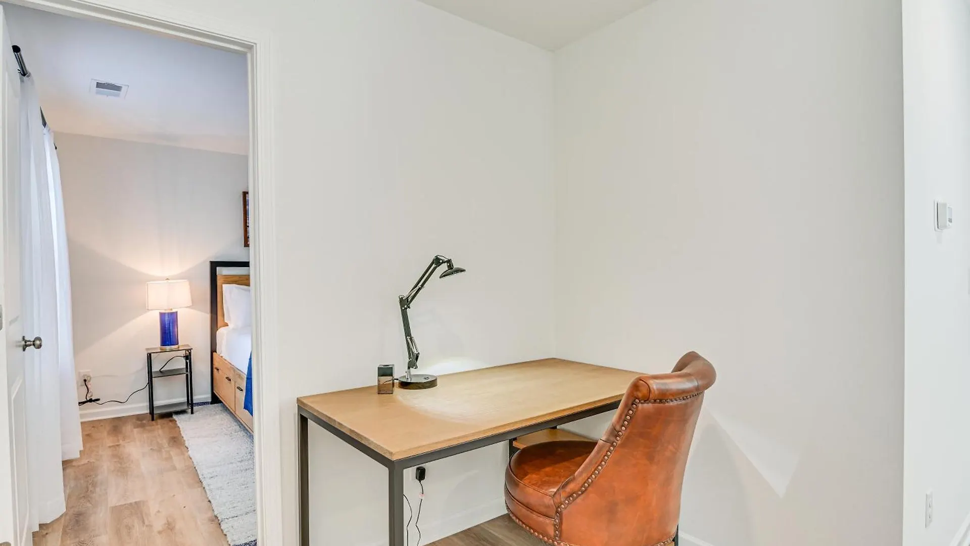 Charming Charlotte Townhome 6 Mi To Downtown!