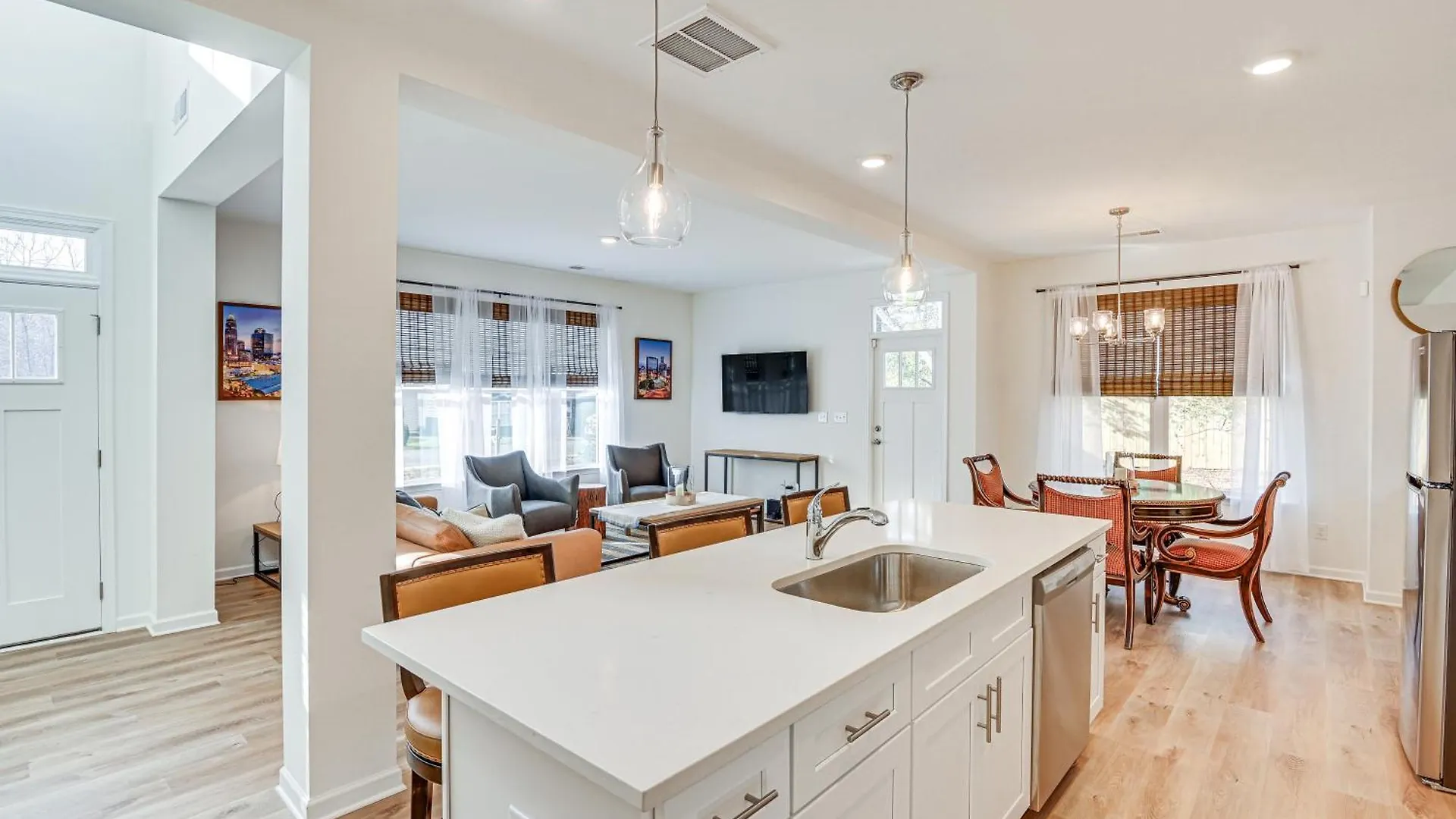 Charming Charlotte Townhome 6 Mi To Downtown! 0*,  Stati Uniti