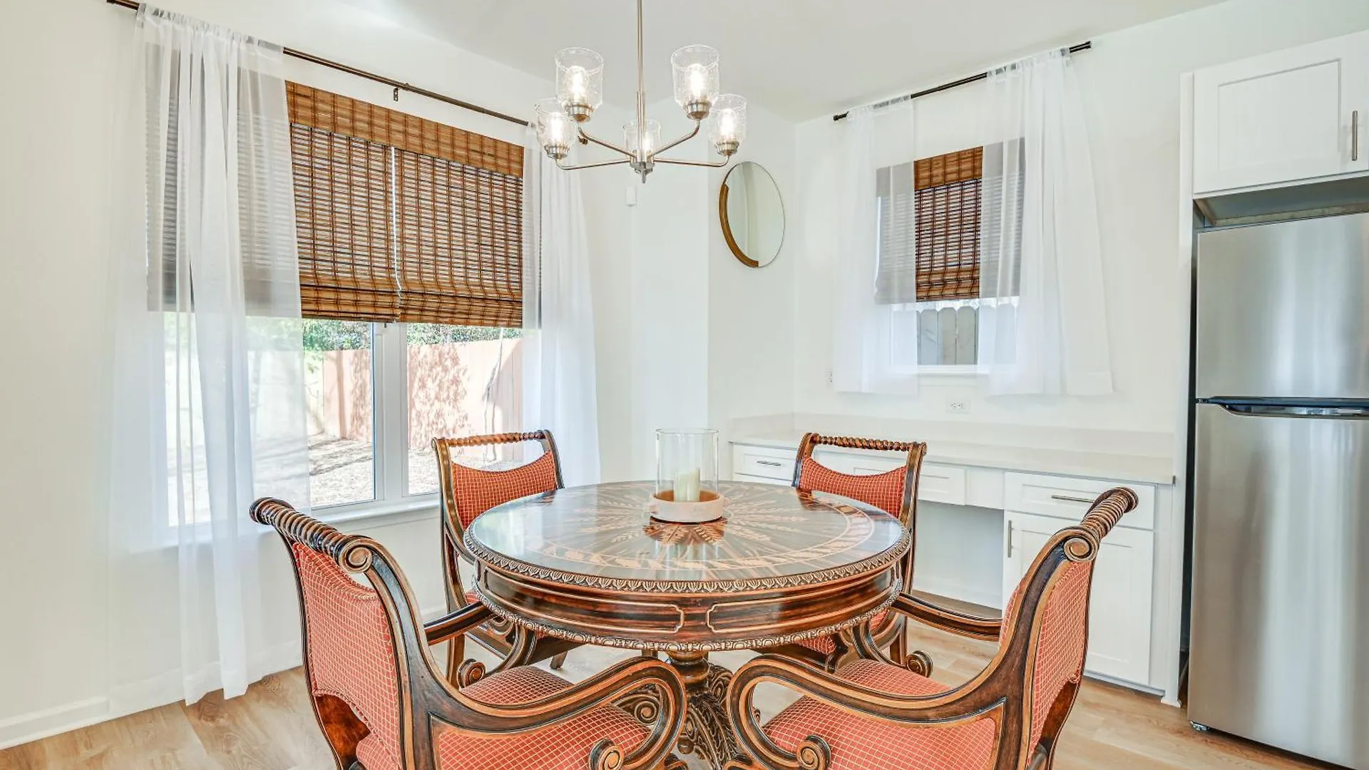 Charming Charlotte Townhome 6 Mi To Downtown!